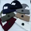 En stock Gorro de Invierno Coreano Casual de Punto Moda Marca para Hombres y Mujeres Cálido para el Frío Rayas Verticales Engrosado Gorro de Lana