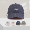Gorra de Béisbol de Cuadros Coreana Nueva con Bordado de Letras y Visera de Pato para Hombres y Mujeres, Versátil de Ala Ancha y Corona Suave que Hace que la Cara Parezca Más Pequeña en Verano
