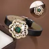 Popular Pulsera de Cuero con Forma de Flor de Amazon con Incrustaciones de Circonita Cuadrada, una Pulsera de Cobre Puro de Alta Gama y Versátil para Mujeres
