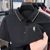 2026 Nueva Camisa Polo de Punto Imitación para Hombre de Manga Corta de Verano, Color Sólido Jacquard Rayas Finas, Cuello de Solapa, Ropa Casual para Edad Media