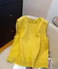 Colete Sem Manga de Linho Bordado com Renda Amarela para Mulheres Verão 2026 Solto Gola Redonda Elegante Top Feminino de Algodão e Linho