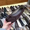 Zapatos de Abuela Planos Estilo Francés de Satén con Punta de Cerdo y Punta Dividida Slip-On para Mujer, Nuevos Zapatos Mary Jane Planos Primavera 2026