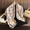 Bufanda Estilo Coreano Nueva Moda de Alta Calidad Estampada 90cm Bufanda Twill Letra Bufanda Cuadrada Grande Chal Protector Solar Pañuelo para la Cabeza Mujer
