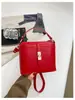 Bolsa feminina 2026 novo estilo, color block transfronteiriço com fecho de metal, cor sólida única, chique e estilosa, bolsa pequena quadrada transversal ou de ombro