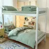 Juego de ropa de cama de algodón de cuatro piezas estilo nórdico simple con funda de edredón con borde de concha y sábana, juego de tres piezas para dormitorio de estudiante, adecuado para todas las estaciones