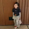 Conjunto de Otoño para Niñas 2026 Nuevo Estilo Bebé Elegante Patrón de Corazón Falso Dos Piezas Camiseta de Manga Larga Cubrepañal Falda Pantalones