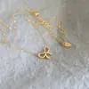 Collar de Acero de Titanio con Lazo de Moda Europea y Americana para Mujer, Diseño de Nicho, Accesorio de Celebridad de Internet, Simple y Versátil, Cadena de Clavícula de Lujo Ligero