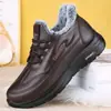 Sapatos masculinos de inverno com forro de fleece de algodão, cabedal de couro com cadarço, quentes, pelúcia espessa, antiderrapantes, sola macia, sapatos estilo pai para meia-idade e idosos