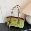Bolso de hombro versátil para mujer, estilo retro de lujo sencillo, nuevo en 2025, de gran capacidad, para el trabajo, tipo axila