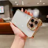 Funda para teléfono móvil a prueba de caídas de cuatro esquinas electrochapada es adecuada para Apple 15promax color sólido 14 funda suave 13 agujero fino 12 tendencia 11