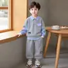 Conjunto deportivo para niños, colección de otoño 2026, estilo nuevo para niños mayores, primavera y otoño, corte holgado, diseño color block, conjunto casual de dos piezas de moda