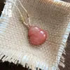 Accesorio Popular de Xiaohongshu, Cerradura de Nube de Melocotón Dorado y Jade, Hebilla de Paz de Flor de Melocotón, Colgante de Jade de Hoja al por Mayor