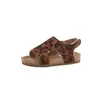 Sandalias Abiertas para Niños 2026 Moda de Verano Nuevo Estilo Moda para Niñas Estampado de Leopardo Zapatos Birkenstock Casuales Zapatos de Playa de Suela Suave