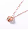 Colar quadrado de suprimento transfronteiriço em aço titânio incrustado corrente para clavícula feminina Rose Gold Coreano pingente que não desbota colar atacado