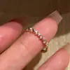Anillo Popular de Xiaohongshu con Incrustaciones de Diamantes, Pequeño y Delicado, Diseño Versátil, Forma de Diamante, Sensación de Alta Gama, Anillo de Nicho, Disponible para Dropshipping
