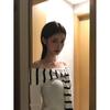 Top Xale Fashion Branco Coreano com Decote em V para Mulheres Verão 2025 Novo Estilo Slimming Look Camiseta de Manga Comprida Listrada