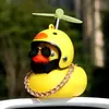 Tiktok mismo estilo coche decoración de pato amarillo Celebridad de Internet coche eléctrico motocicleta bicicleta accesorios de decoración de coche venta al por mayor