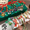 2026 Novo Estilo Pulseira com Pingente Produto Acabado Saquinho Infantil Festival do Barco-Dragão Fio de Cinco Cores de Alto Valor Pulseira Pequena de Zongzi para Bebê