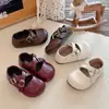 Mocasines de suela blanda para niñas, zapatos pequeños de piel, zapatos infantiles primavera-verano 2026, zapatos para bebé niña, bailarinas bajas de princesa para niña pequeña