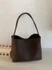 Bolso tote tejido retro, nuevo estilo 2026, gran capacidad, versátil para el trabajo, bolso de hombro tipo cubo, simple y casual