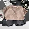 Conjunto de Verão para Meninos de Comércio Exterior 2026 Novo Estilo Crianças Pequenas e Médias Meninos Bebê Retrô Bonito Conjunto de Duas Peças de Manga Curta Tendência Atacado