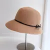 Chapéu de Pescador Minimalista Estilo Commuter Grande na Frente e Pequeno Atrás para Mulheres, Chapéu de Palha de Verão com Proteção Solar e Laço Fino de PU, Chapéu de Sol