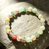 El brazalete más vendido de TEMU presenta piedra ojo de tigre, piedra Shoushan, aventurina verde, cuentas de piedra natural y está ensartado a mano en un cordón elástico