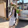Camiseta de Algodão Puro com Manga Curta Estilo Retrô Americano Personalizada com Grafite para Mulheres Verão Tendência Marca Solta Visual Emagrecedor Estilo College Top de Manga Meia