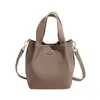 Bolso de Cubo de Mano de Alta Gama con Estampado de Lichi Elegante para Mujer, Nuevo de Moda Invierno 2025 Bolso de Hombro Cruzado Elegante y Sencillo