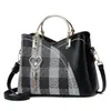 Bolso de mujer Taizhou 2024 nueva tendencia portátil coreano color de contraste gran capacidad moda hombro bandolera una generación de pelo