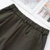 Calça cropped verde militar personalizada para mulheres, novo modelo de outono de 2026, cintura alta, afina a silhueta, com efeito de drapeado, moderna e casual