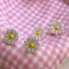Aretes de Margarita de Verano para Mujer, Clavos de Flor con Aguja de Plata S925, Accesorios de Oreja Elegantes y Versátiles para Mujer, Nuevo Estilo de Celebridad de Internet 2026