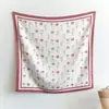 Lenço quadrado de seda artificial de alta qualidade com estampa de rosas estilo coreano para mulheres, fino, elegante, luxo leve, lenço e xale estilosos para mulheres