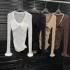2025 Nuevo Otoño e Invierno Camiseta de Encaje Calado para Mujer Aspecto Adelgazante Prenda Base Moda Empalme Top de Cuello en V