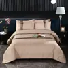 Modelo Novo 2026 Conjunto de Roupa de Cama de Hotel de Algodão Imitado de Quatro Peças para Hotéis, Pousadas e B&Bs - Capa de Edredom de Linho, Lençol de Cima e Lençol com Elástico