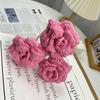 Flor de estambre tejida a mano producto terminado con pétalos puntiagudos hacia afuera, flor de rosa tejida, regalo para cumpleaños y Navidad, flor realista de ganchillo