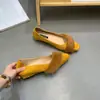 []Zapatos de tacón de cuña estilo Chanel con punta cuadrada de ante y pelo de conejo para mujer, modelo nuevo 2026 Primavera, estilo francés para combinar con faldas