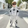 Conjunto de Ropa de Otoño para Niños Modelo 2026 Ropa de Primavera y Otoño Ropa para Bebés y Niños Sudadera con Media Cremallera y Estrellas Conjunto Moderno de Dos Piezas para Bebé