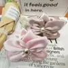 Lindos Presilhas de Cabelo Florais! Grampos de Cabelo Tridimensionais com Pétalas Brilhantes de Cetim 2026 Novo Produto de Verão da Designer Coreana para Mulheres