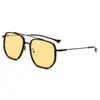 Gafas de sol de metal con montura grande de moda para hombre y mujer, sensación de alta gama, nuevas 2025, gafas de sol para conducir, protección solar ultravioleta