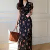 Vestido Largo de Gasa Estilo Vestido con Estampado Floral Corte Ajustado Verano Mujer Cuello en V Estilo Nuevo Cintura Ceñida Costa 2026 Vacaciones Temperamento