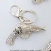 Llavero Gota de Agua Marco Cruzado Calavera Pistola Frijol Llavero Colgante para Bolso Colgante Creativo Sincero para Coche Joyería