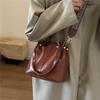 Bolso pequeño retro de moda para combinar con todo 2023 nuevo bolso de mujer Maillard para ir al trabajo tipo cubo textura de alta calidad bolso de hombro