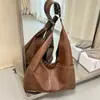 2026 Novas Bolsas Retrô Europeias e Americanas para Mulheres, Elegante e Super Popular Versátil Bolsa de Ombro Único Subarmela, Bolsa Tote de Grande Capacidade com Rebites