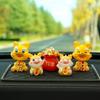 Adorno para Coche Muñeco Sacudidor Famoso de Internet Bebé Dragón Mascota Linda Decoración para Salpicadero de Coche Gama Alta Nicho