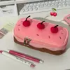 Nuevo Estuche Delgado y Delicado de Pastel de Cereza, Bolsa de Lápices de Peluche Estilo Ins de Alto Valor para Niñas, Caja de Papelería Estilo Coreano para Estudiantes de Secundaria