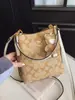 2026 Nuevo Bolso Cubo de Moda de Alta Gama Versátil de Tendencia para Mujer, Popular Bolso de Hombro Cruzado Retro de Lujo Ligero de Alto Valor
