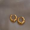 Pendientes de aguja con letras geométricas de trefilado, chapados en plata y oro auténtico, sencillos y elegantes, de alta gama y con un toque de sentido para mujer.