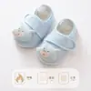 Zapatos y calcetines de suelo para bebé, colección de otoño 26, diseño de personaje de dibujos animados, calcetines antideslizantes para caminar en interiores para bebé, con puntos adhesivos, zapatos y calcetines para niños de suela blanda