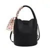 Bolso de Cubo de Mano Nuevo Estilo Coreano de Nicho Estilo Ins Elegante y de Gama Alta, Bolso Cruzado de Mujer Moderno y Versátil con un Bolsillo Interior Pequeño